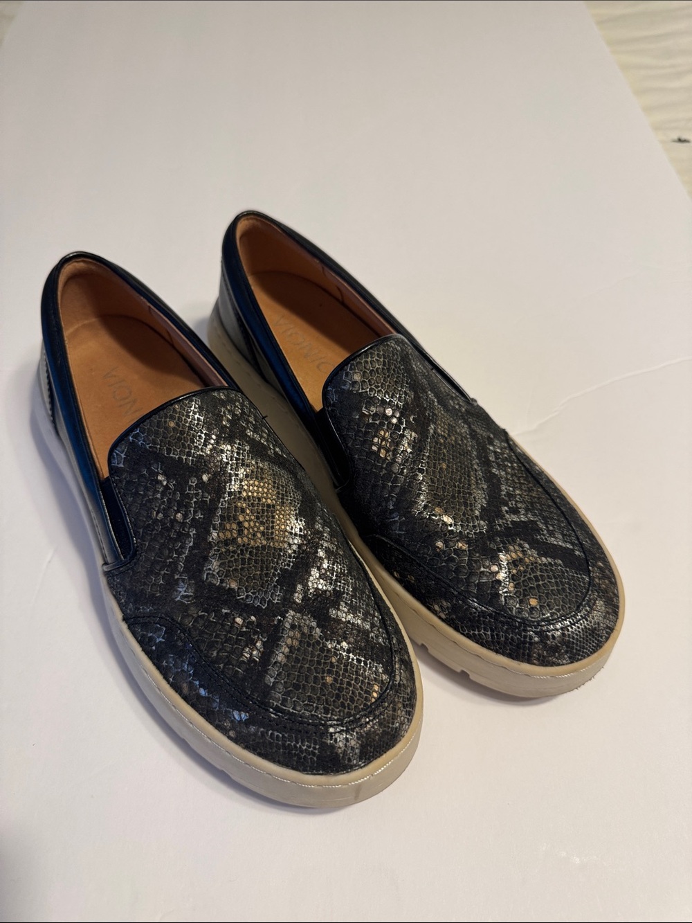 Vionic Abyss Dinora Boa Black Snake Print Slip On Sneakers Size 6